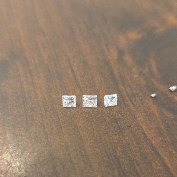 Elegant White Gold Princess Cut Diamond Ring - Picture 8 of 8